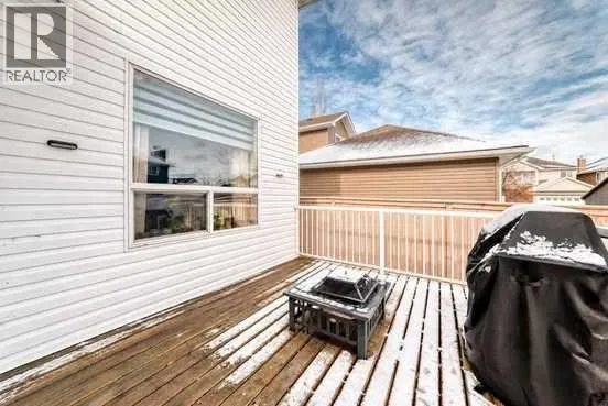 38 Coral Reef Crescent NE