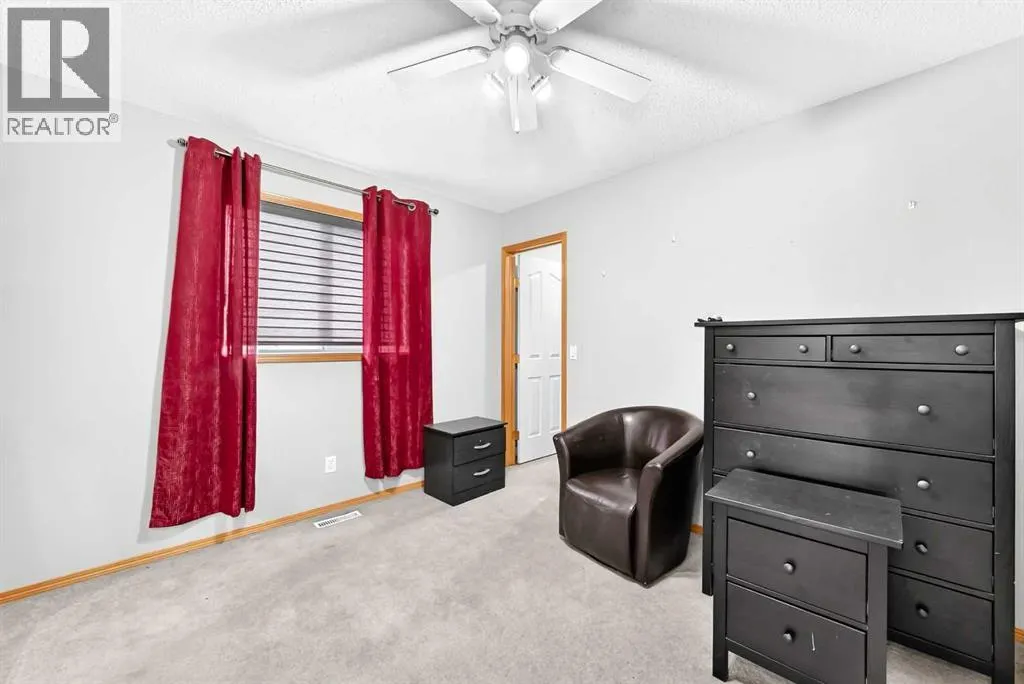 38 Coral Reef Crescent NE
