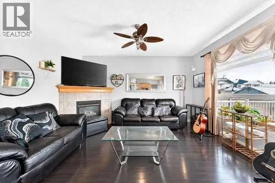 38 Coral Reef Crescent NE