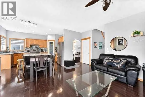 38 Coral Reef Crescent NE