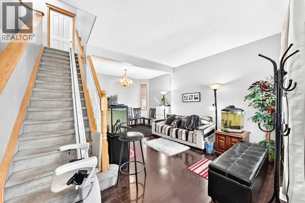 38 Coral Reef Crescent NE
