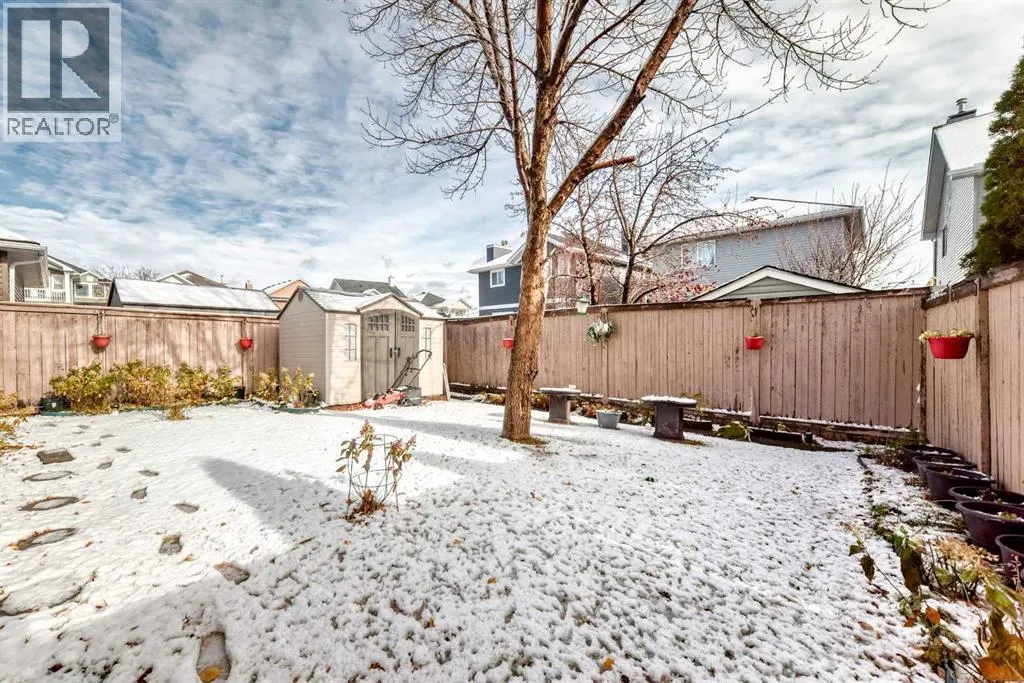 38 Coral Reef Crescent NE