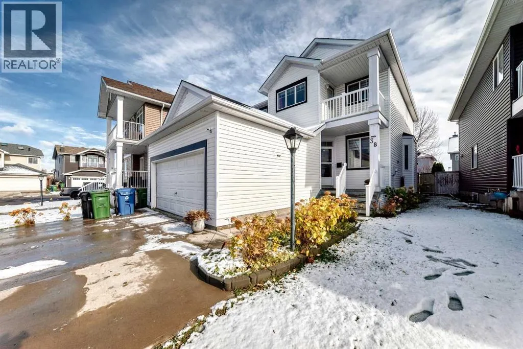 38 Coral Reef Crescent NE