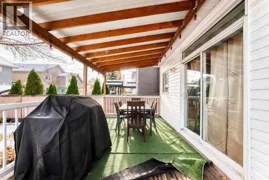 38 Coral Reef Crescent NE