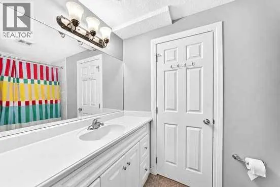 38 Coral Reef Crescent NE