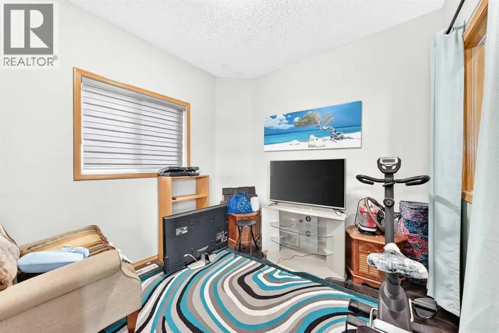 38 Coral Reef Crescent NE