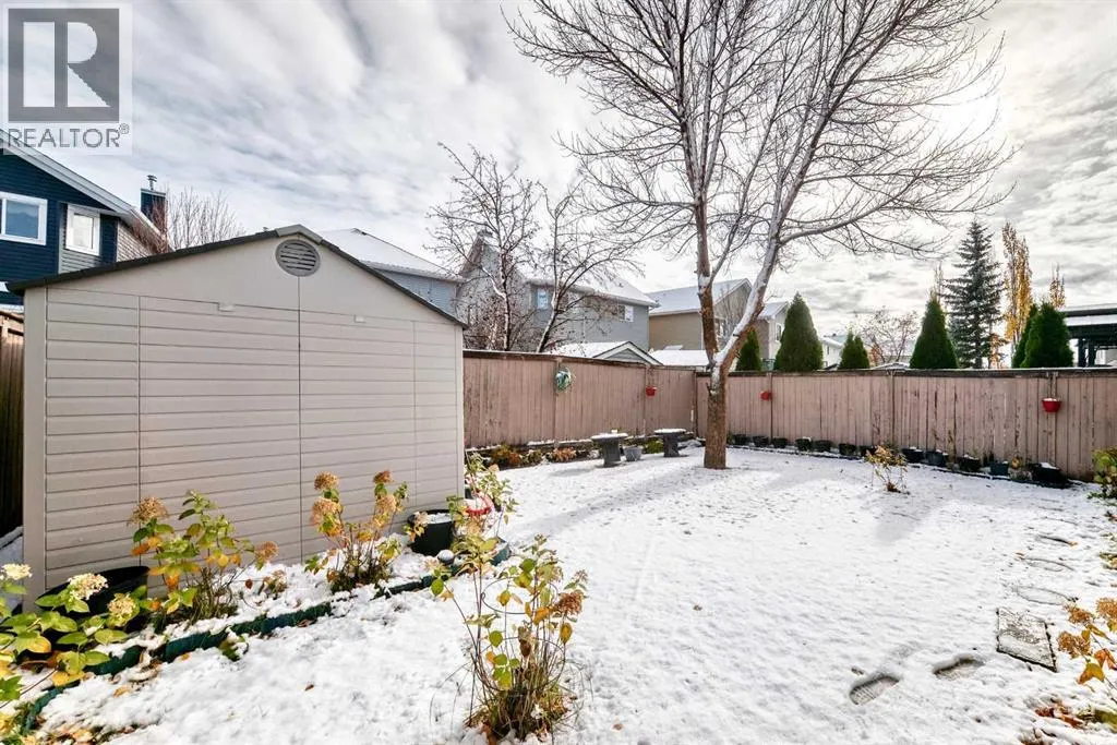 38 Coral Reef Crescent NE