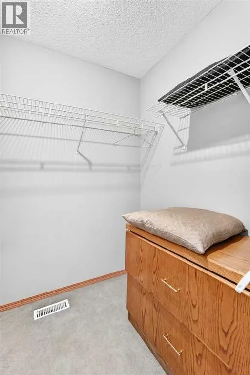 38 Coral Reef Crescent NE