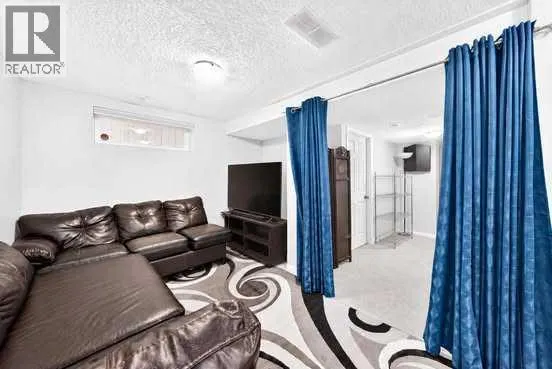 38 Coral Reef Crescent NE