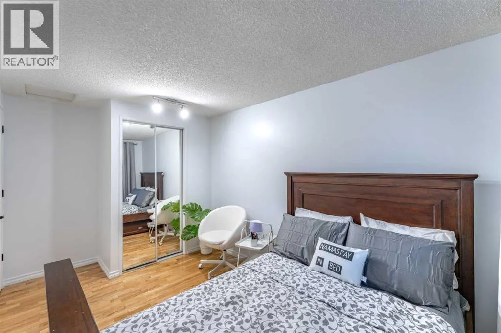 77 Strathcona Crescent SW