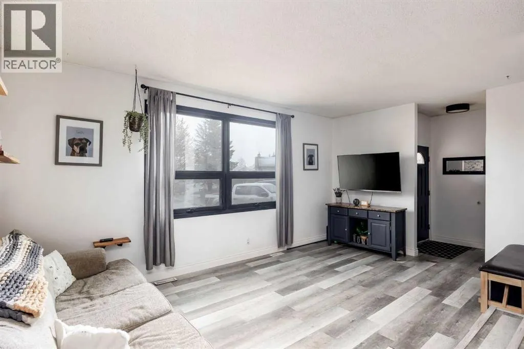 203 Cochrane Crescent