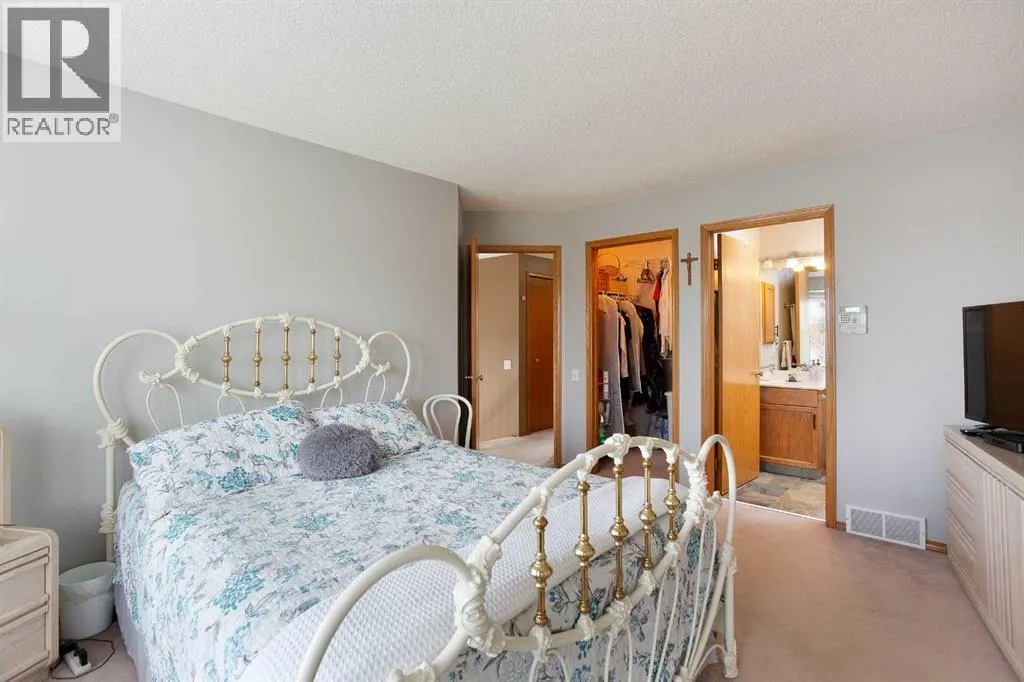 124 Del Ray Close NE