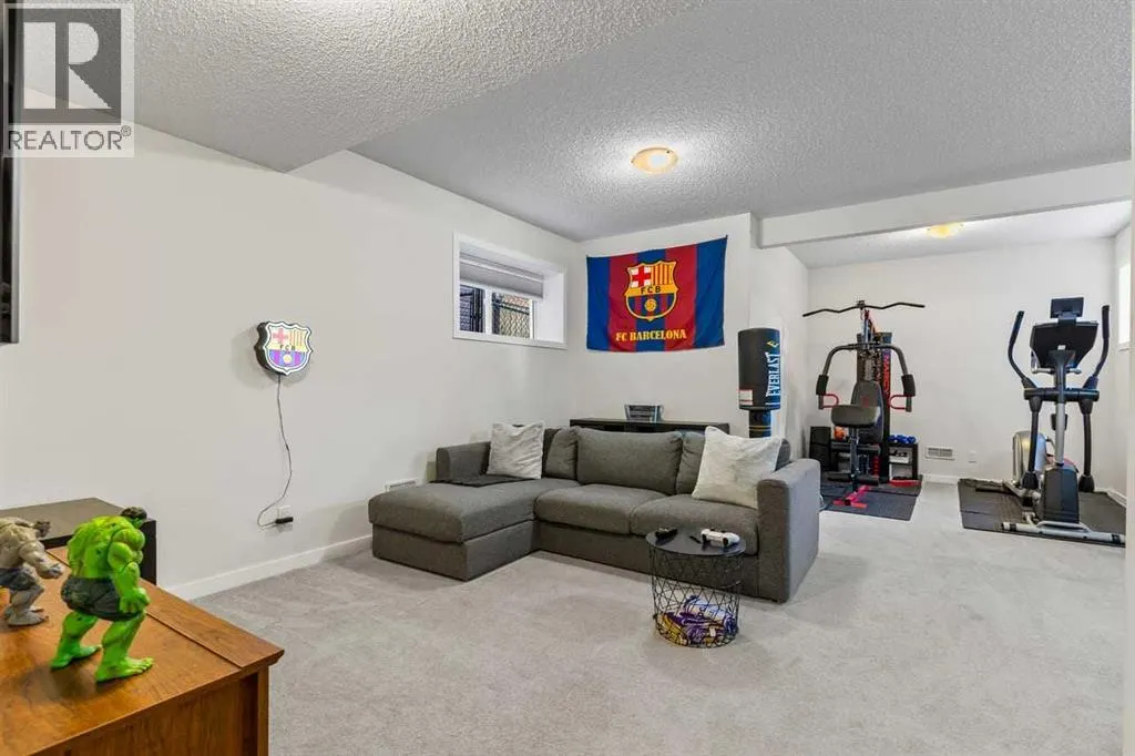 36 Cougar Ridge Manor SW