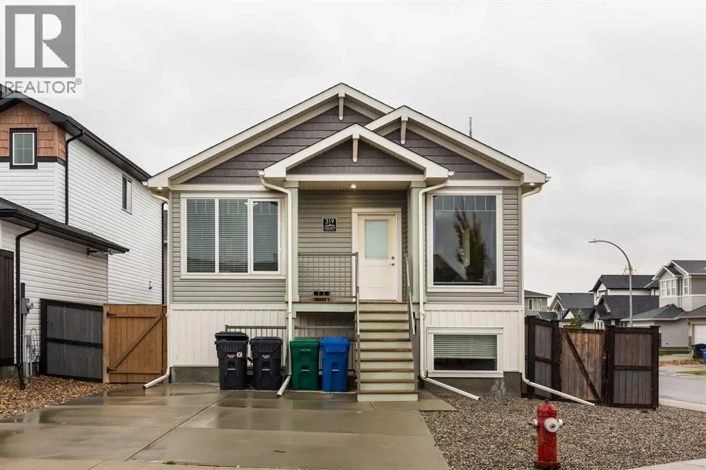 319 Northlander Bend W