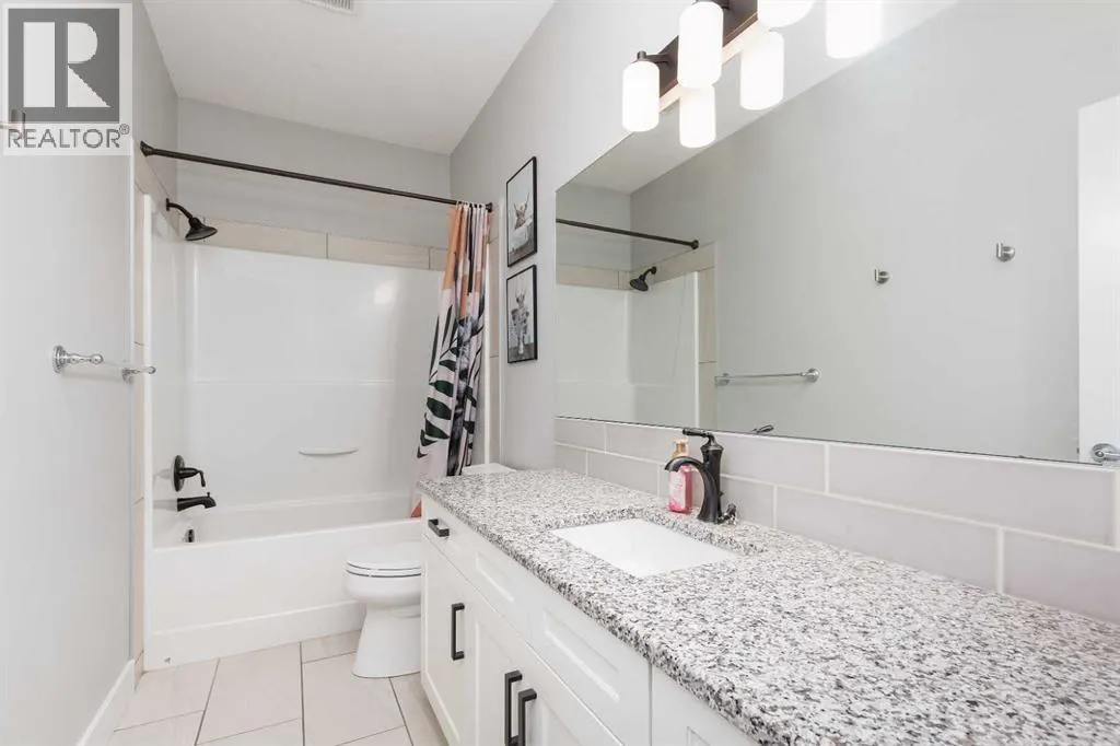 319 Northlander Bend W