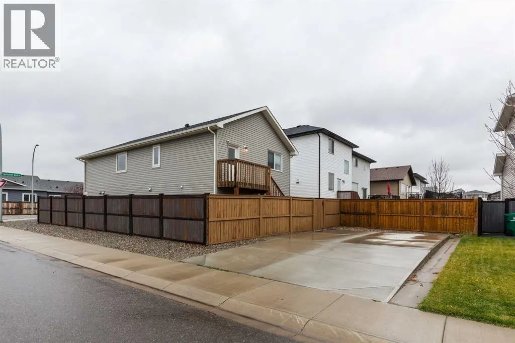 319 Northlander Bend W