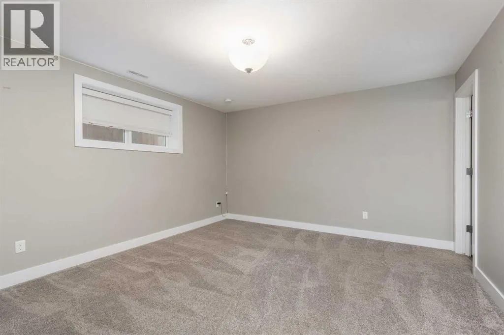 319 Northlander Bend W