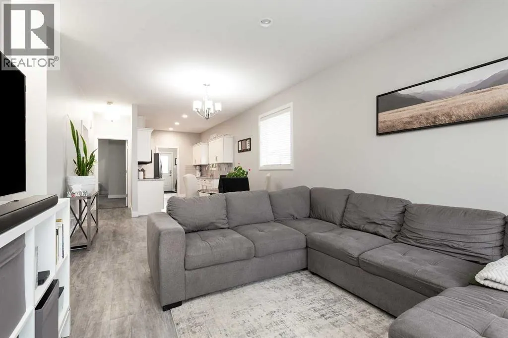319 Northlander Bend W