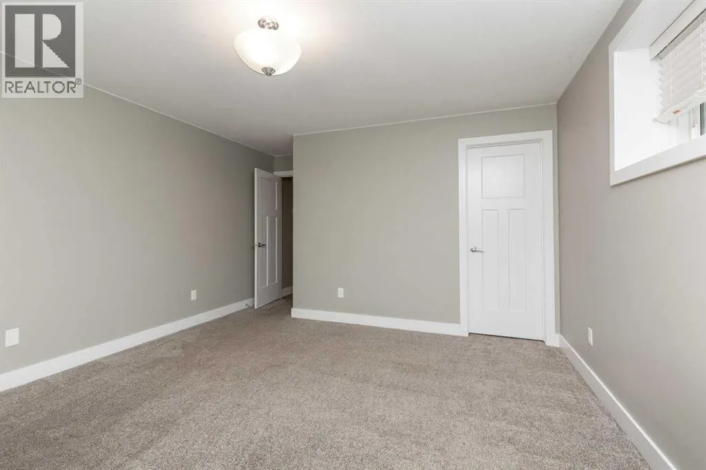 319 Northlander Bend W