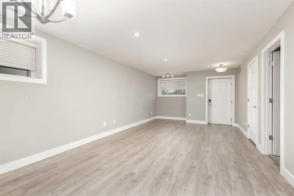 319 Northlander Bend W
