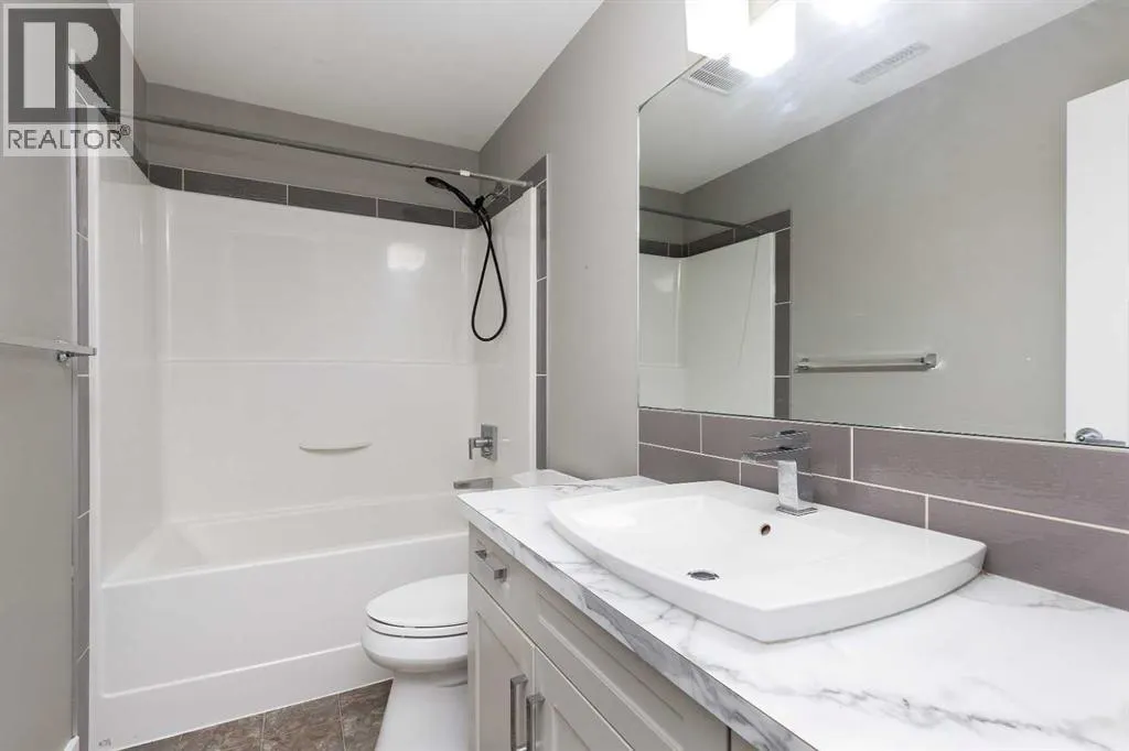 319 Northlander Bend W