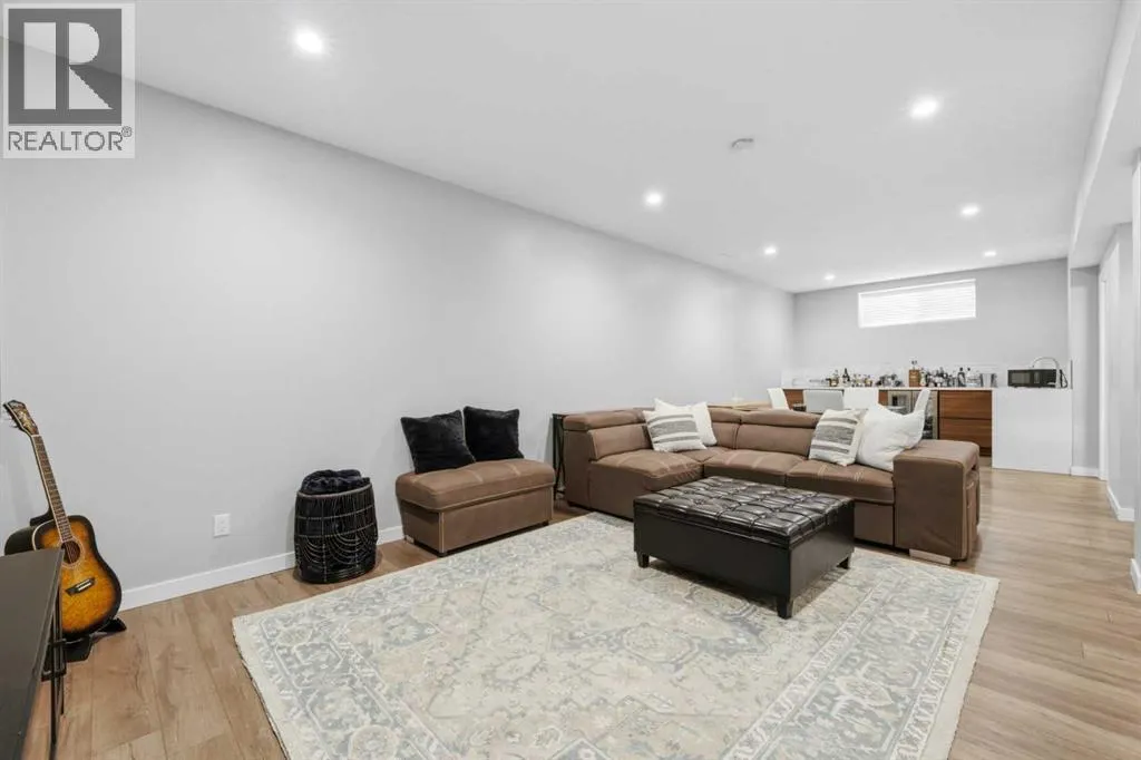121 Springmere Grove