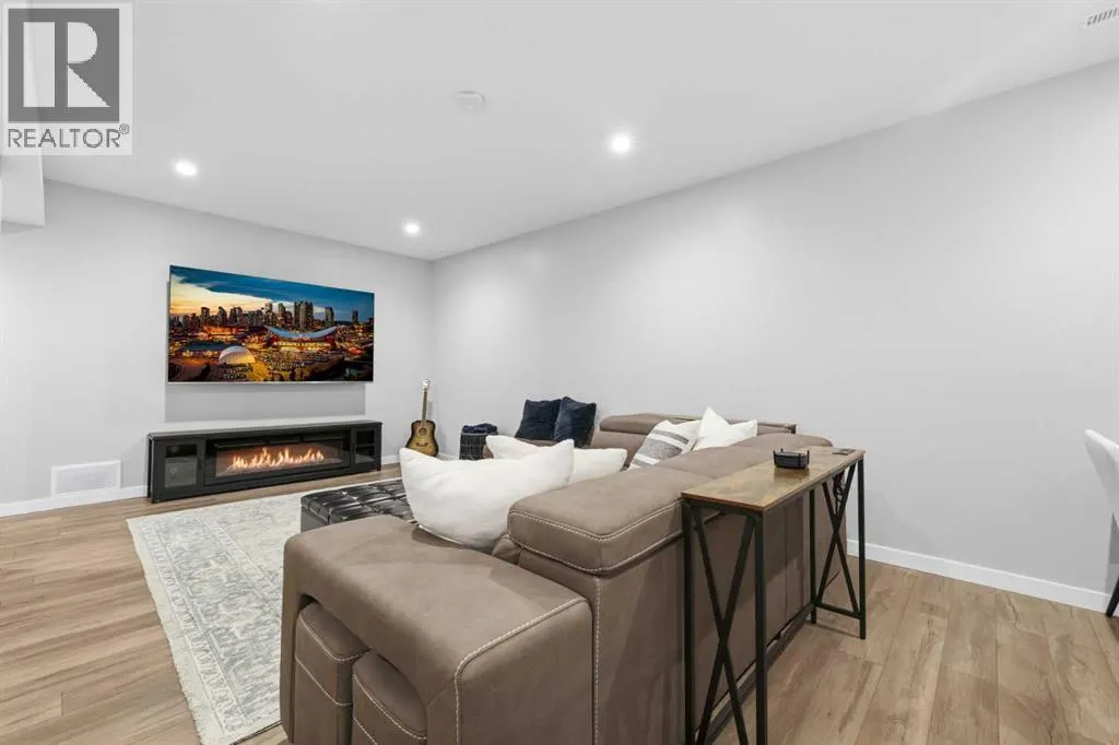 121 Springmere Grove