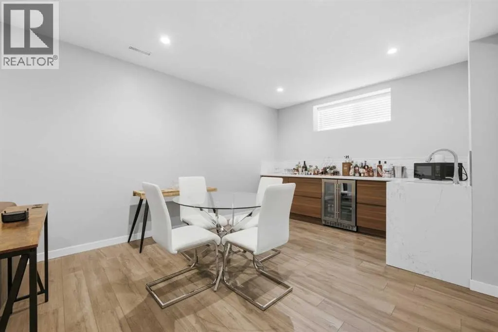 121 Springmere Grove