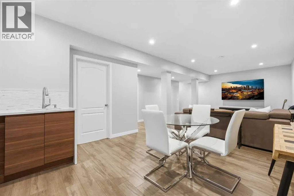 121 Springmere Grove