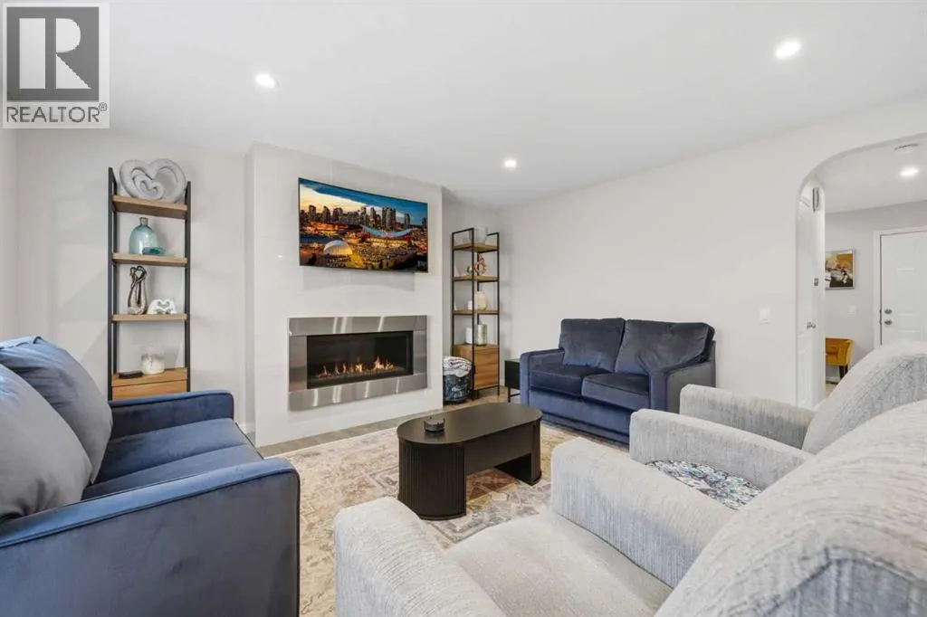 121 Springmere Grove