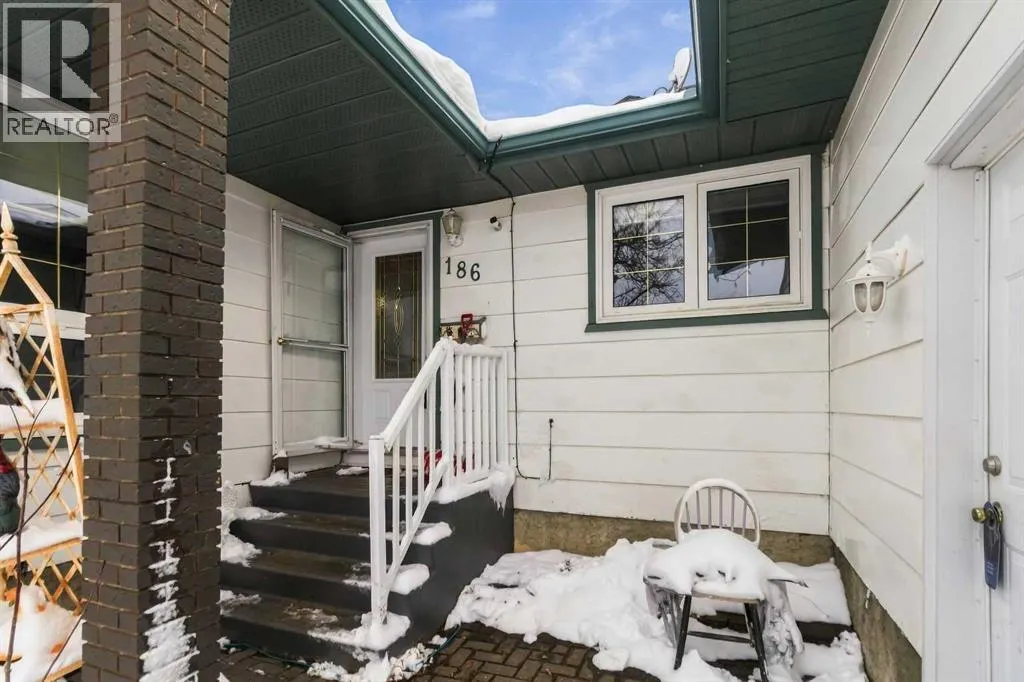 186 Clenell Crescent