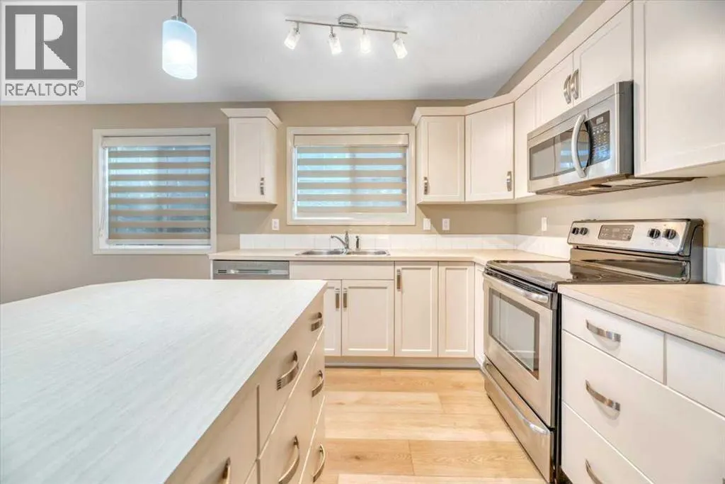 112, 406 Cranberry Park SE
