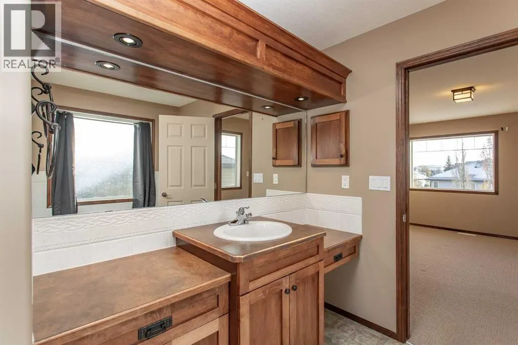 23 Lanterman Close