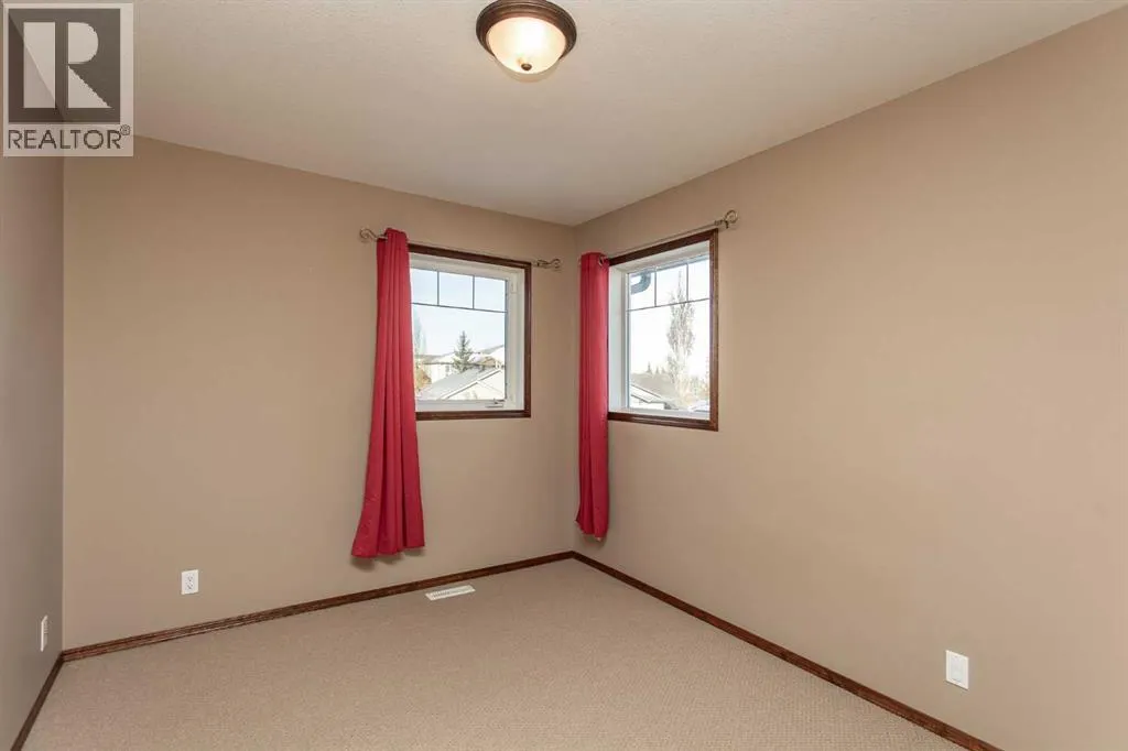 23 Lanterman Close