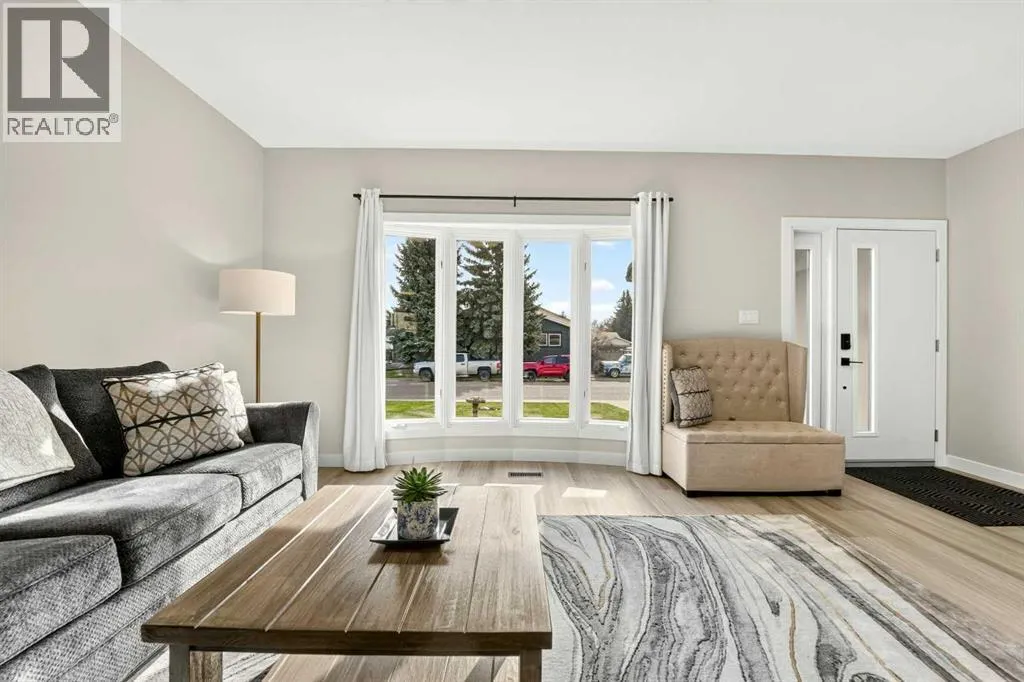 35 Ermineglen Road N