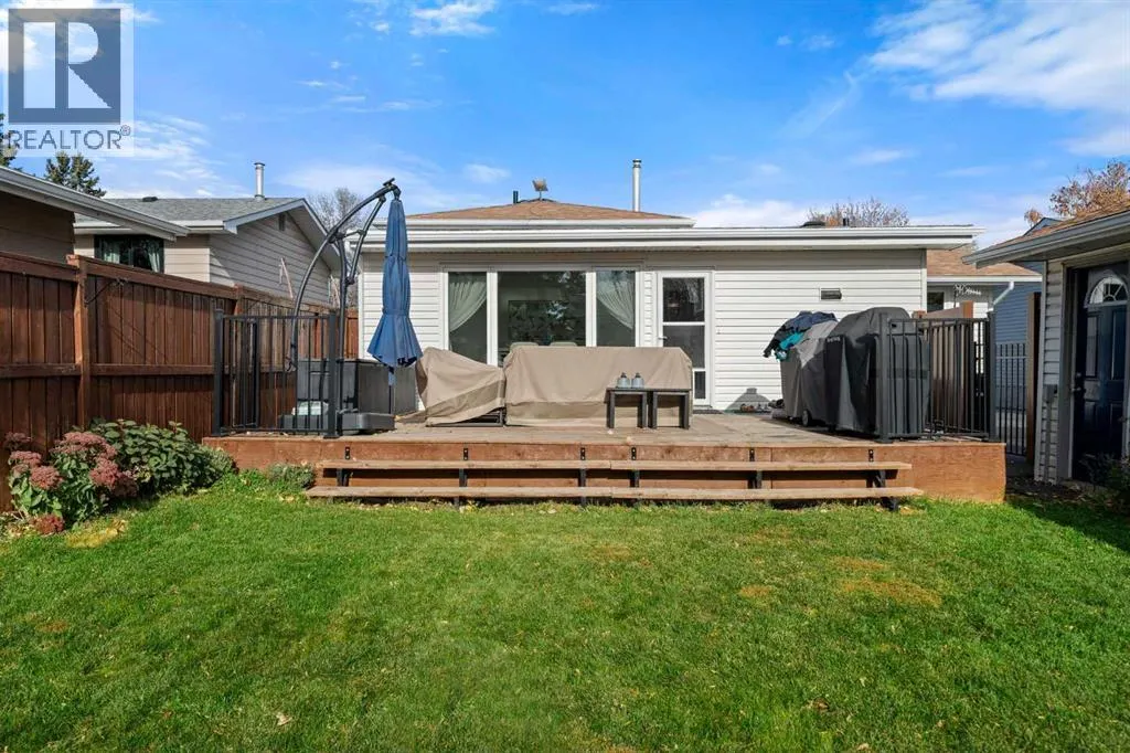 111 Lynnview Crescent SE