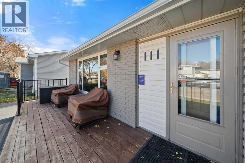 111 Lynnview Crescent SE