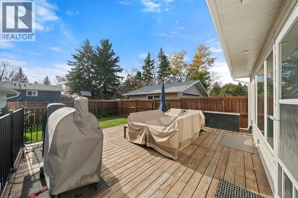 111 Lynnview Crescent SE
