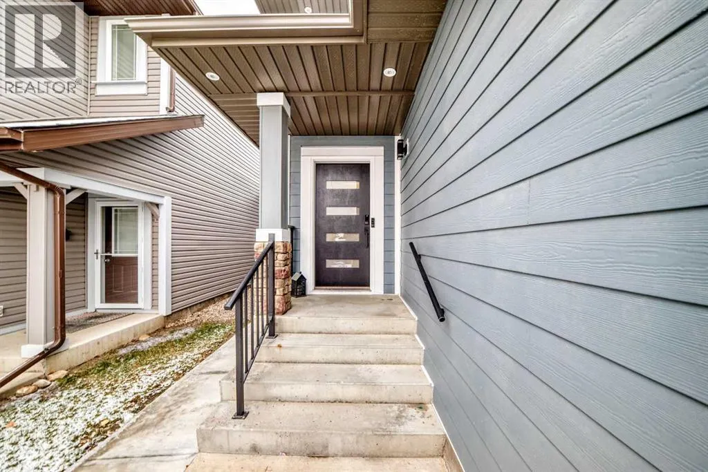 200 Panora Close NW