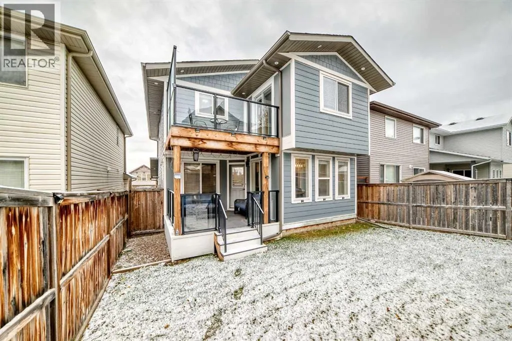 200 Panora Close NW