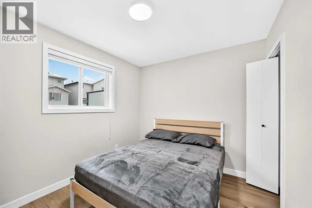 200 Panora Close NW