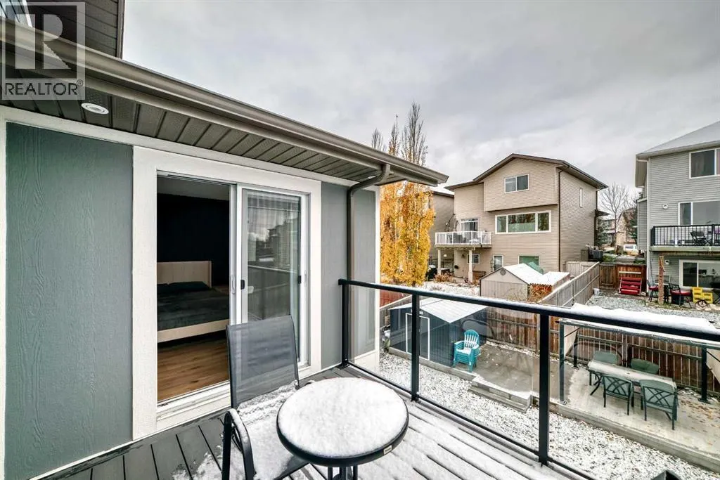 200 Panora Close NW