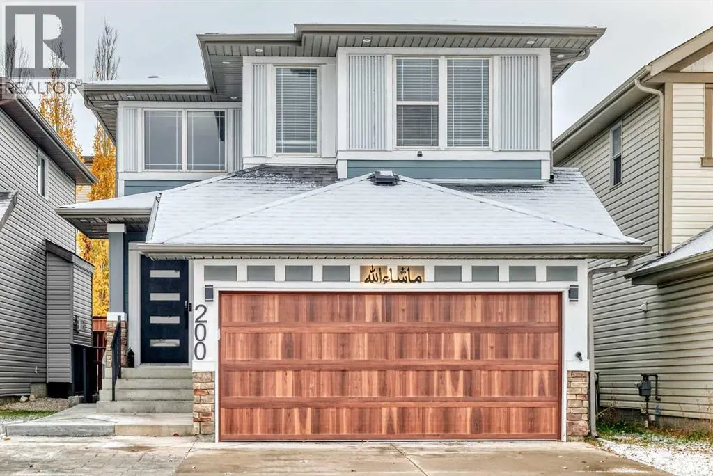 200 Panora Close NW
