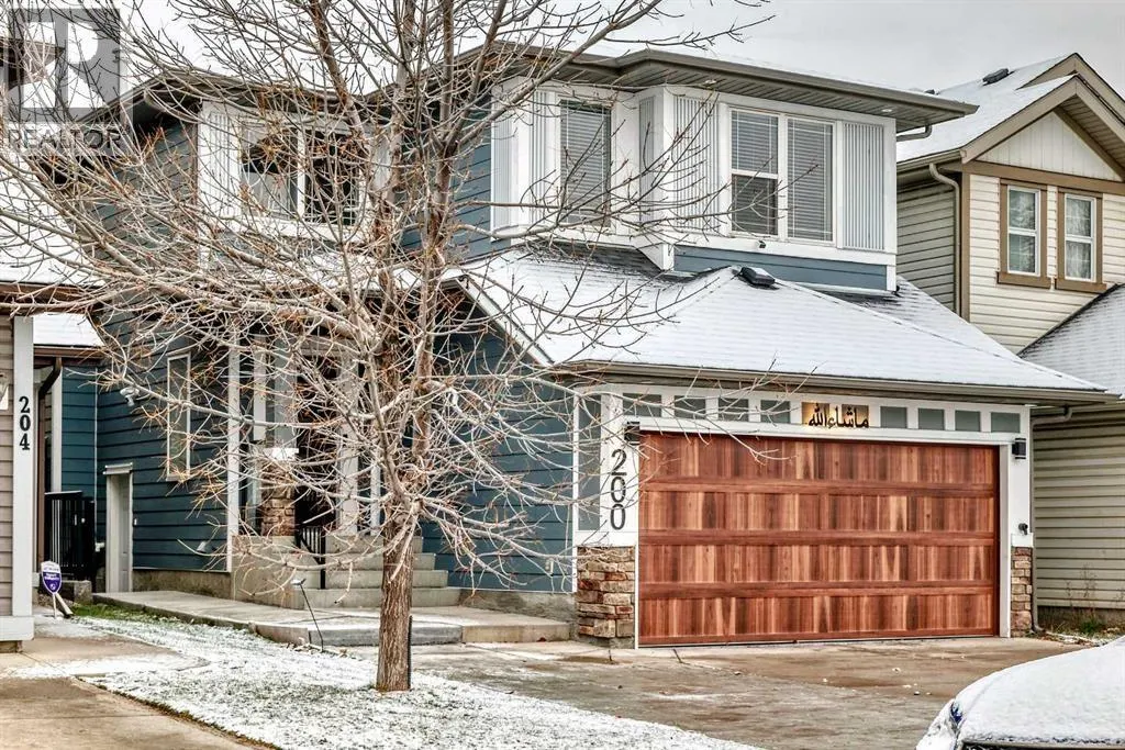 200 Panora Close NW