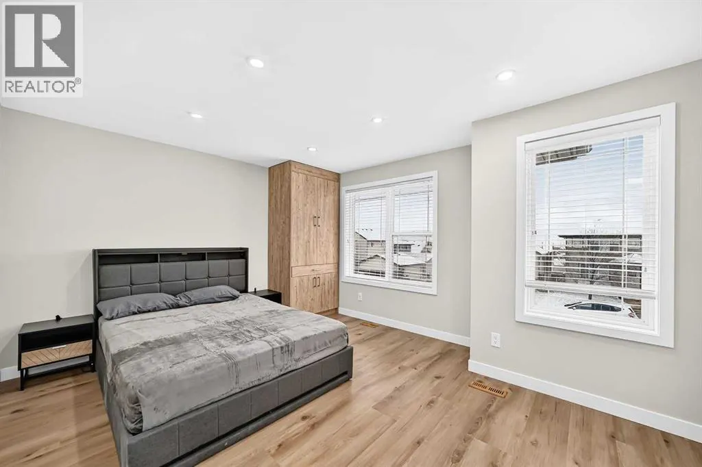 200 Panora Close NW