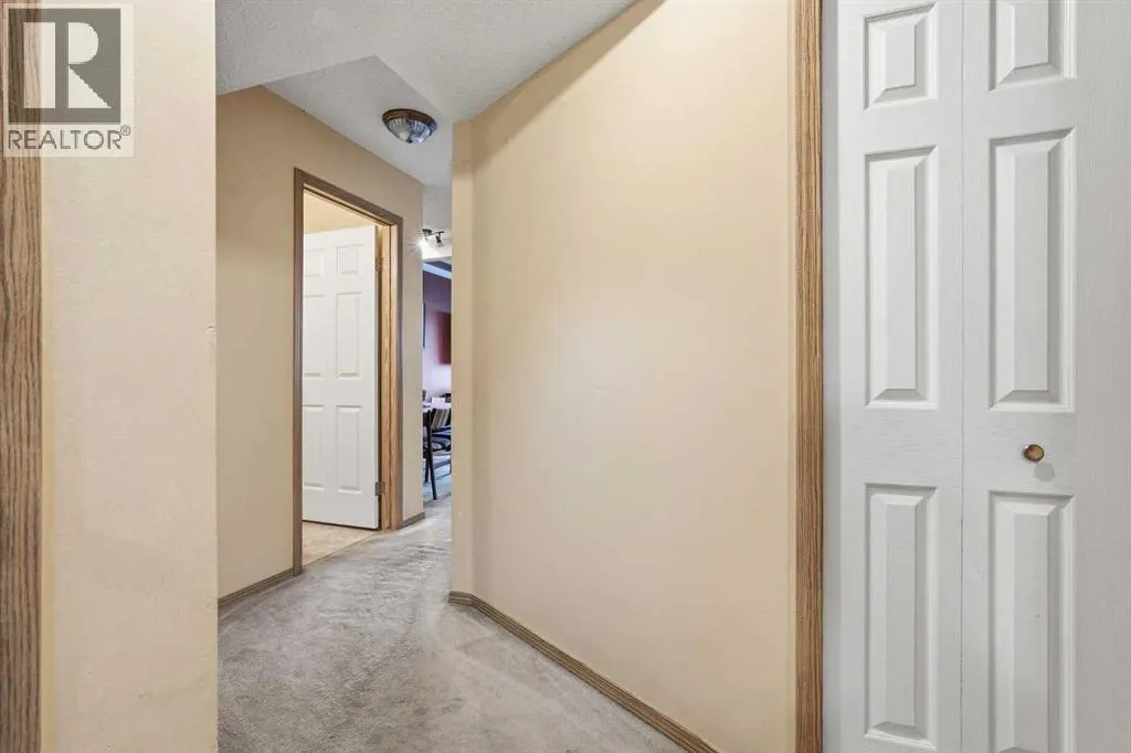 58 Country Hills Villas NW