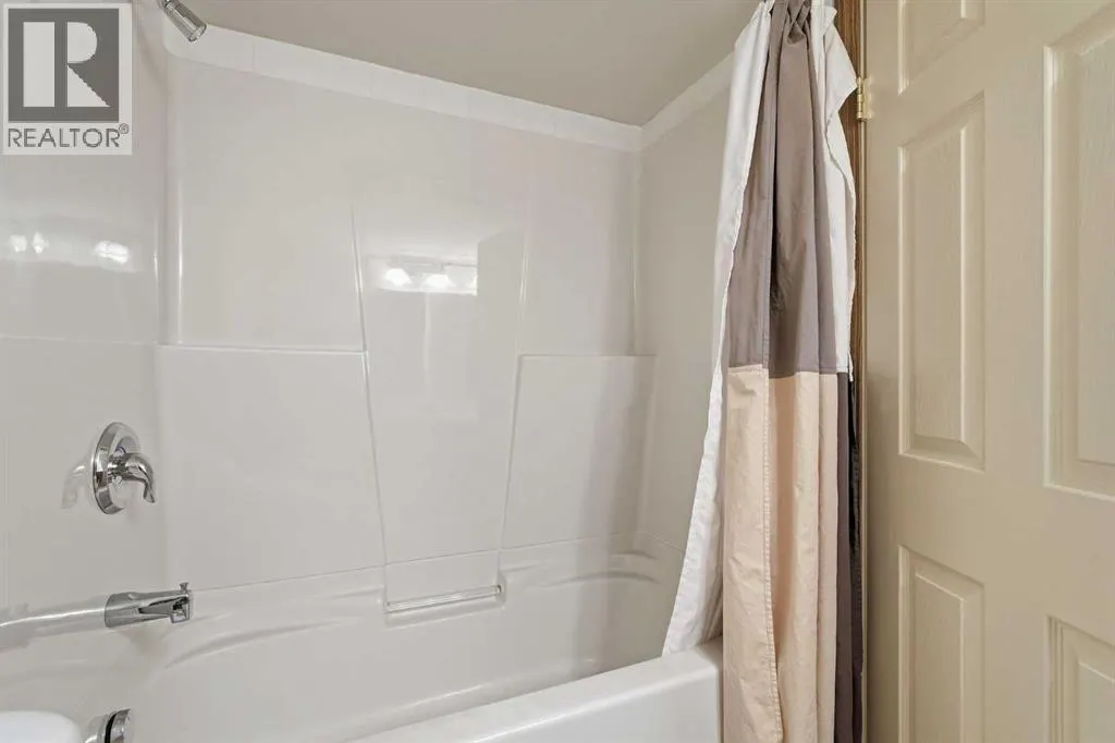 58 Country Hills Villas NW
