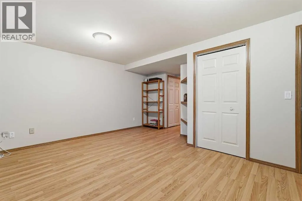 58 Country Hills Villas NW