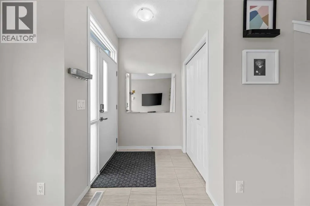 38 Howse Row N