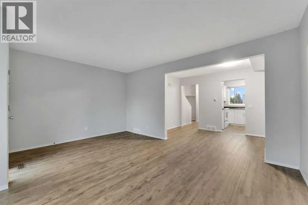 33, 5425 Pensacola Crescent SE